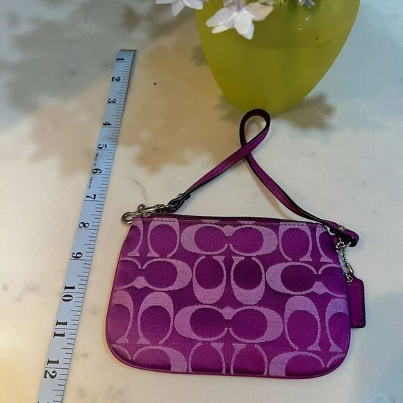 COACH Signature C Jacquard
Wristlet - Purple Leather Trim - New with Min… - Picture 7 of 17